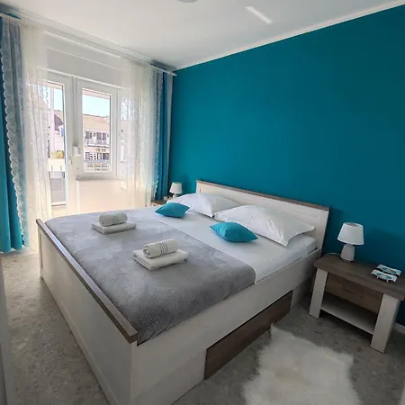 Blue Blue Apartment Split