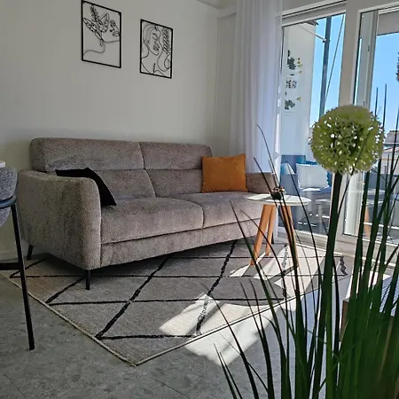 Blue Blue Apartment Split