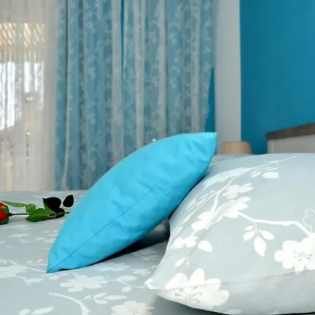 Blue Blue Apartment Split